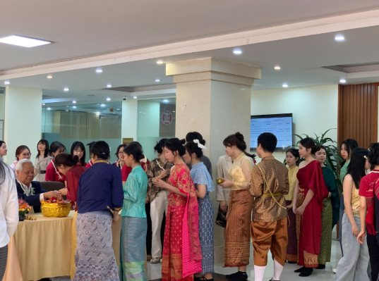 AI biến giảng đường thành “cửa khẩu số”, sinh viên trải nghiệm du học không cần xuất ngoại- Ảnh 3.