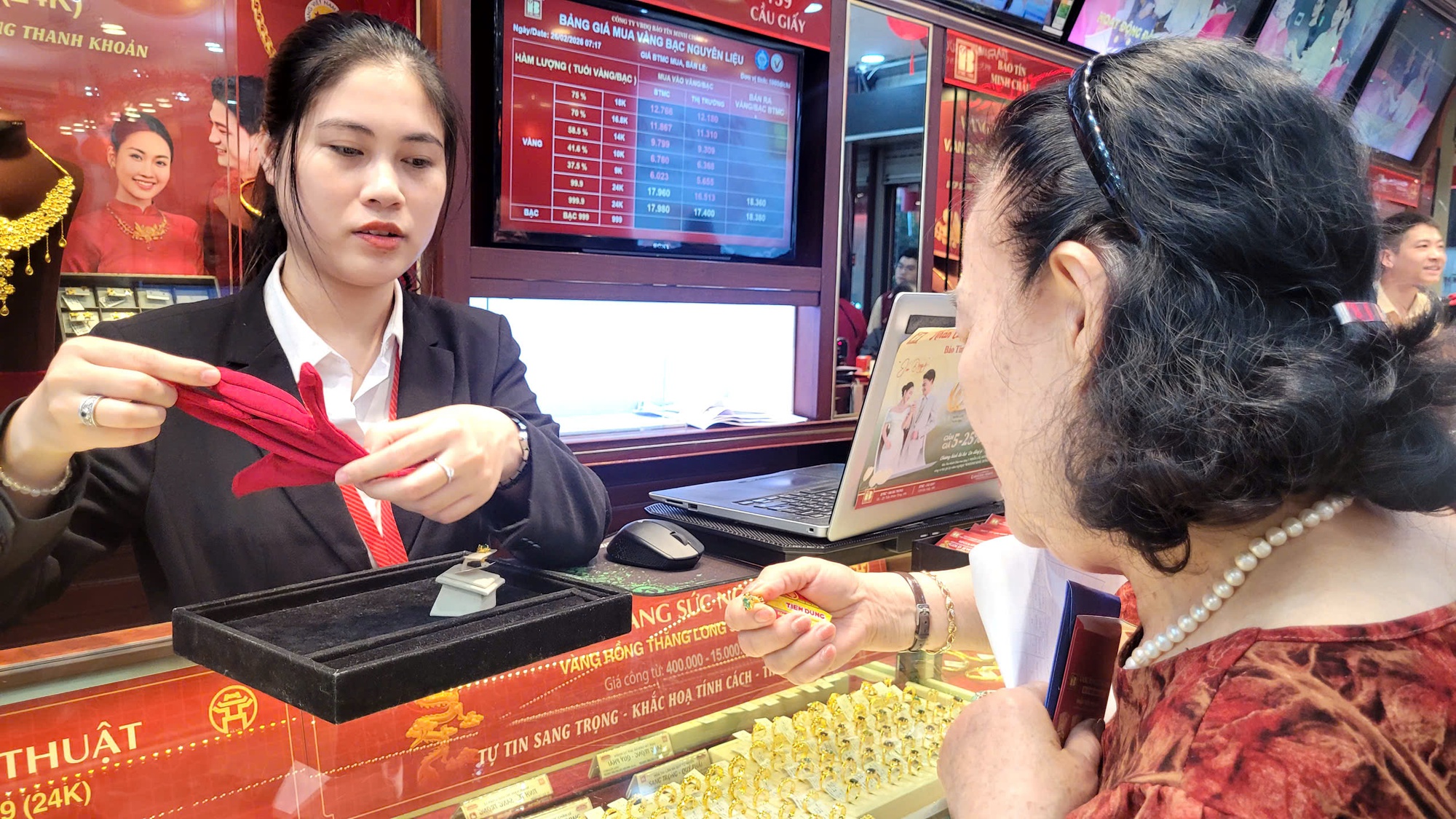 Giá vàng giảm mạnh: Chuyên gia lý giải Nguyên nhân và triển vọng năm 2026 - Ảnh 1.
