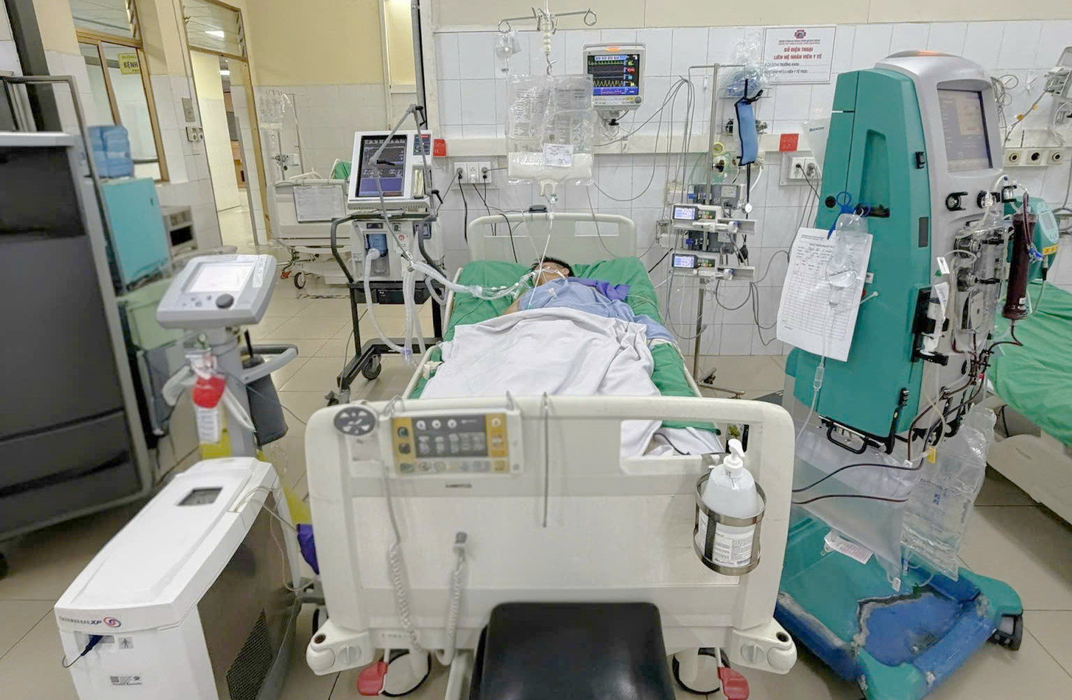 Ngừng tim khi chơi thể thao, người đàn ông thoát cửa tử nhờ triển khai sớm một kỹ thuật - Ảnh 1.