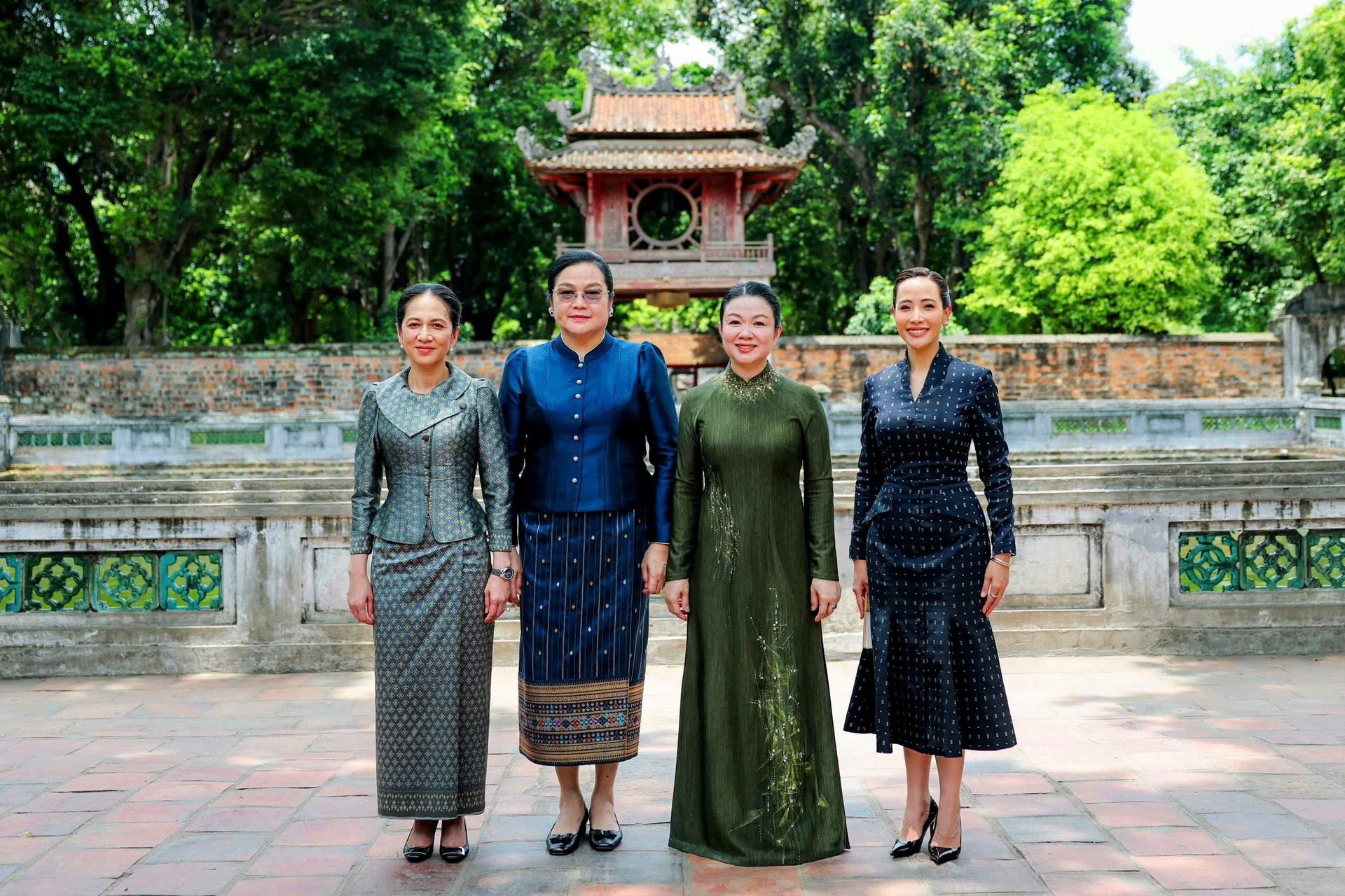 Việt Nam có 1 địa điểm lâu đời hơn cả tháp Eiffel: Đích thân Tổng thống Pháp đến thăm, năm nào cũng có hàng nghìn người kéo đến cầu nguyện- Ảnh 3.