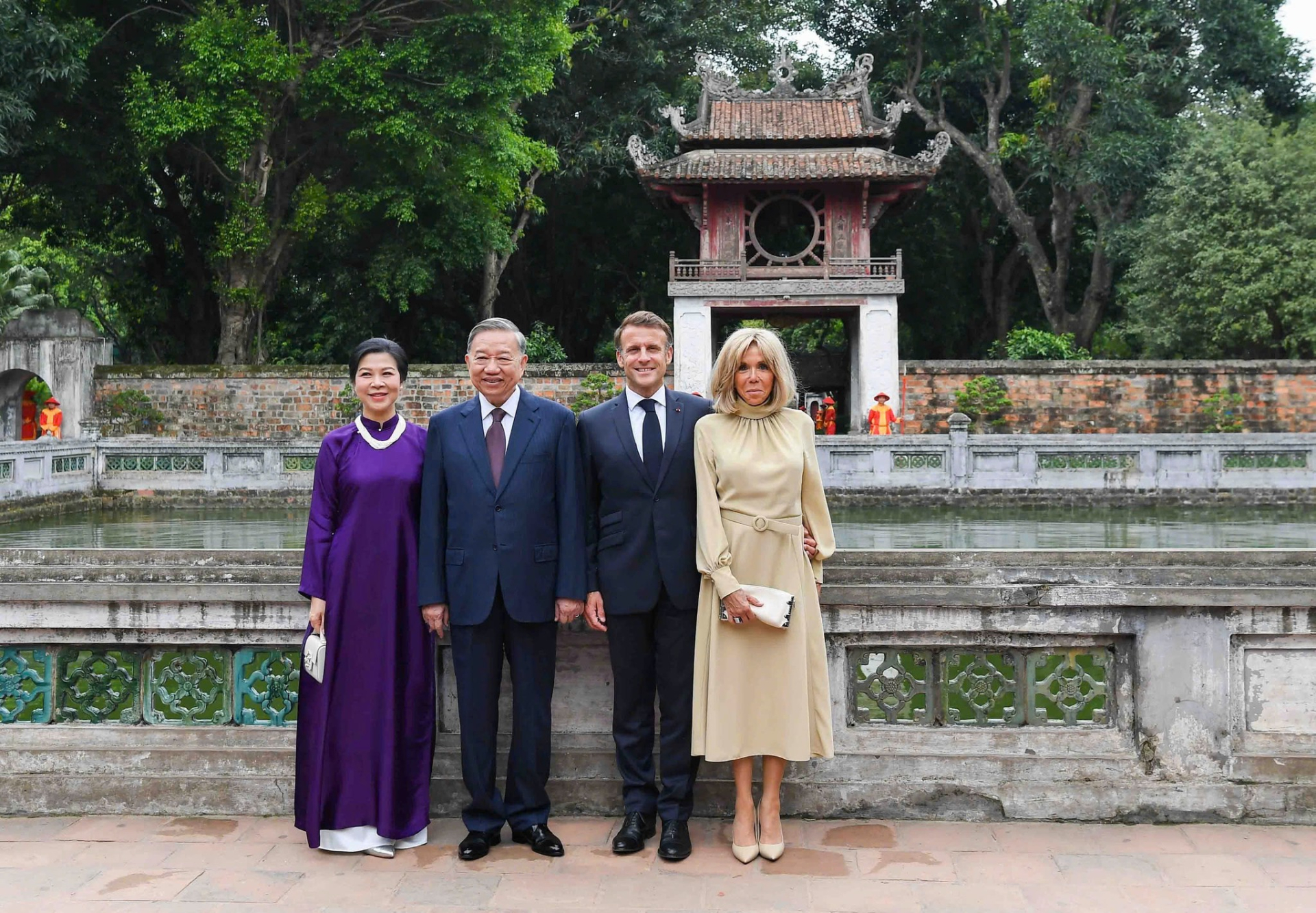 Việt Nam có 1 địa điểm lâu đời hơn cả tháp Eiffel: Đích thân Tổng thống Pháp đến thăm, năm nào cũng có hàng nghìn người kéo đến cầu nguyện- Ảnh 1.