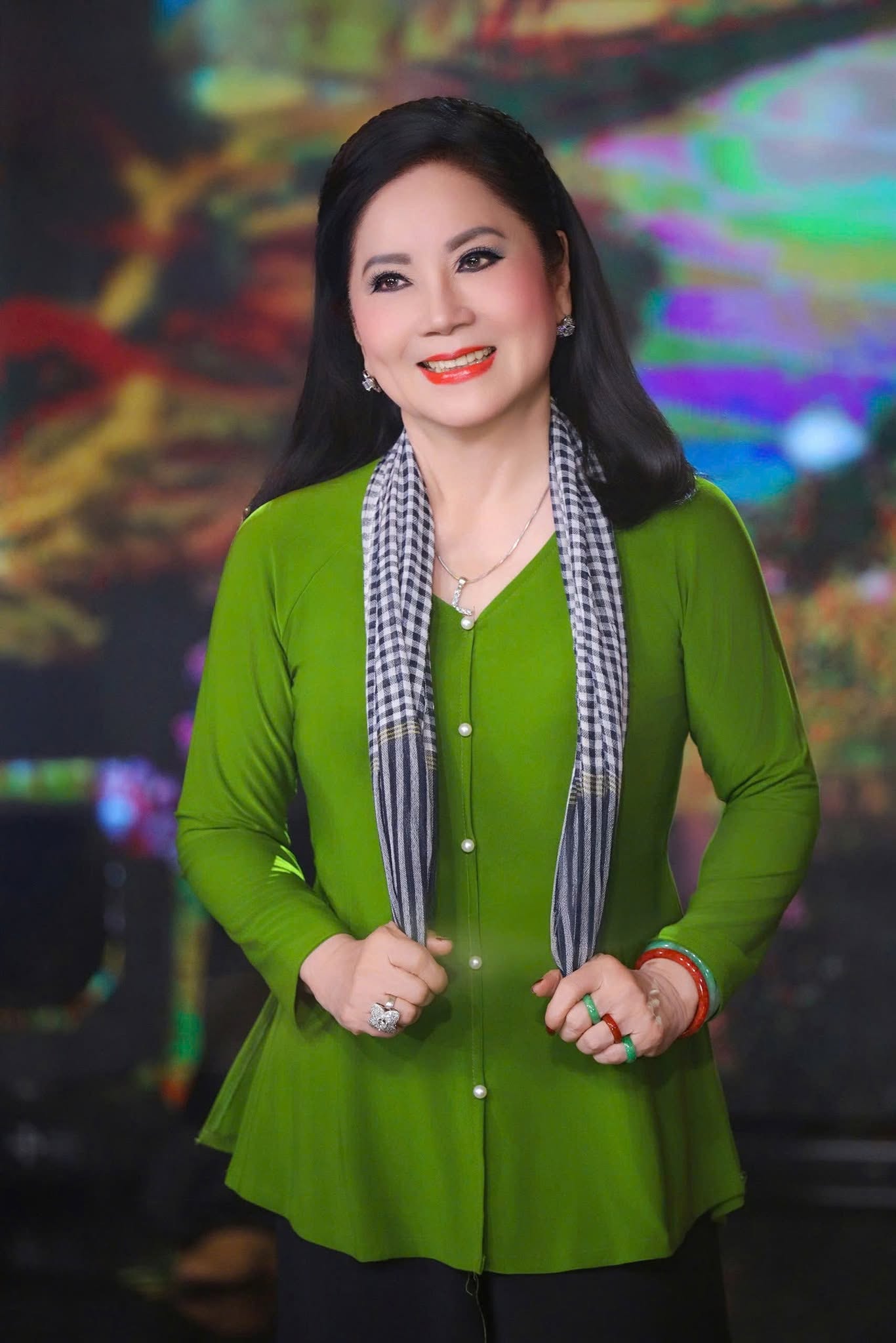 Hoa khôi cải lương 3 lần đò: Sống một mình trong căn nhà 6 tầng giá 20 tỷ, thu nhập 100 triệu/tháng - Ảnh 1.
