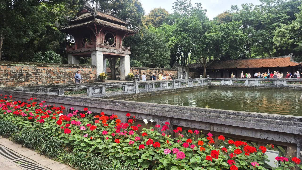 Việt Nam có 1 địa điểm lâu đời hơn cả tháp Eiffel: Đích thân Tổng thống Pháp đến thăm, năm nào cũng có hàng nghìn người kéo đến cầu nguyện- Ảnh 7.