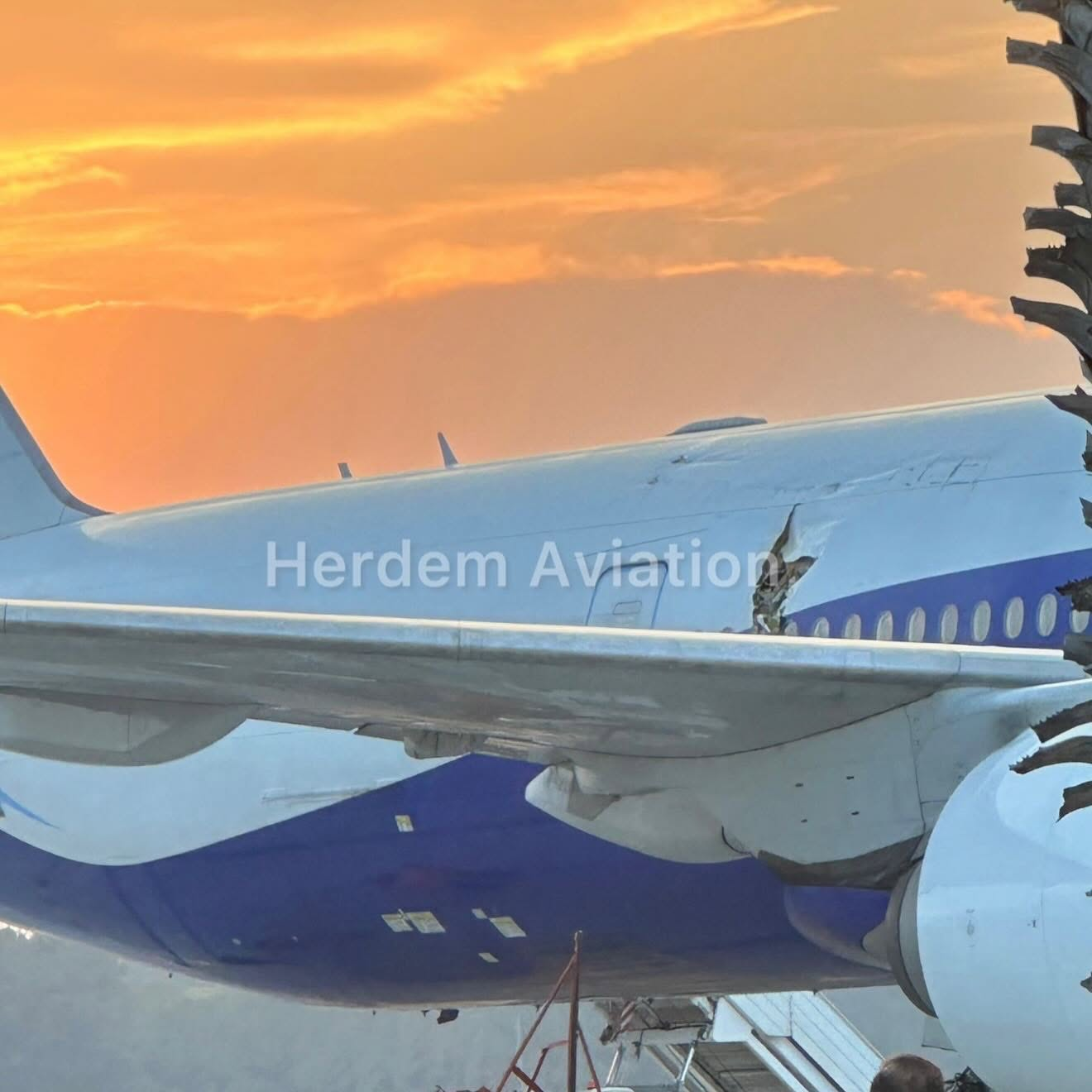 Boeing 777 chở 267 người đâm toác cột radar, hiện trường tan hoang- Ảnh 4. Boeing 777 chở 267 người đâm toác cột radar, hiện trường tan hoang- Ảnh 4.