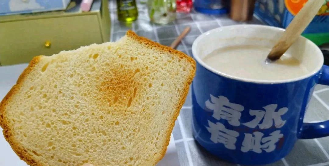 Một ngày của người mê tiết kiệm: Từ bữa sáng 15.000 đồng đến cuốn sổ ghi chép chi tiêu trước giờ ngủ- Ảnh 1.
