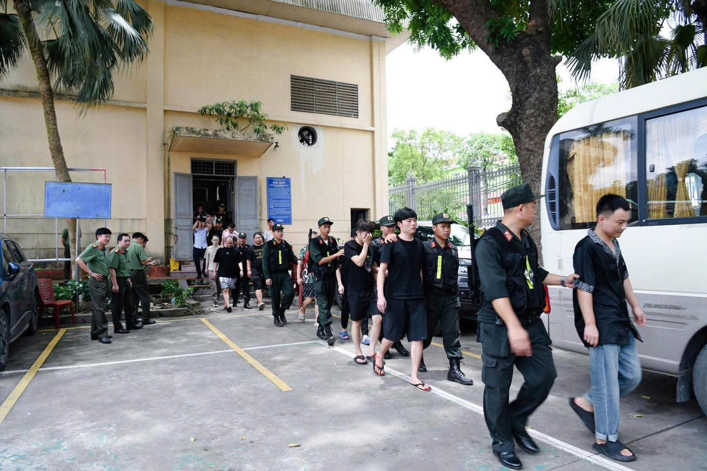 Cận cảnh bên trong “căn cứ bí mật” của ổ nhóm lừa đảo xuyên quốc gia - Ảnh 6.