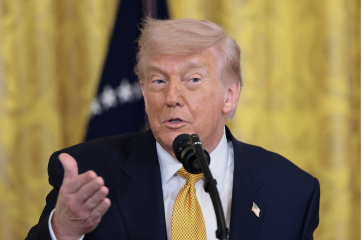 Vừa doạ 'đánh mạnh Iran đêm nay', ông Trump lại ra quyết định bất ngờ- Ảnh 1.