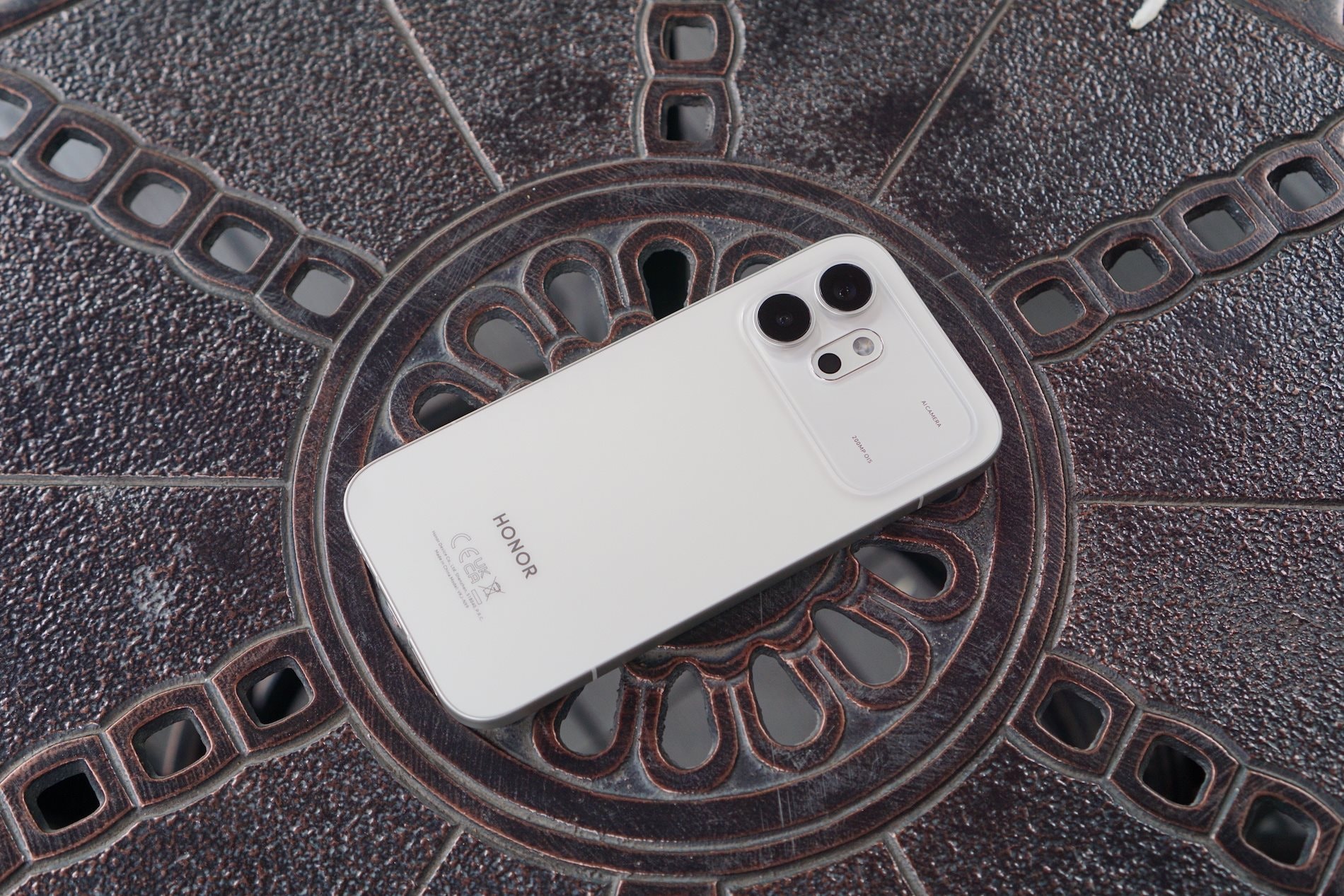 Khó tin nhưng là sự thật - đây là cái tên có thể đối đầu smartphone flagship bằng AI Imaging và giá trị sử dụng thực tế- Ảnh 1.