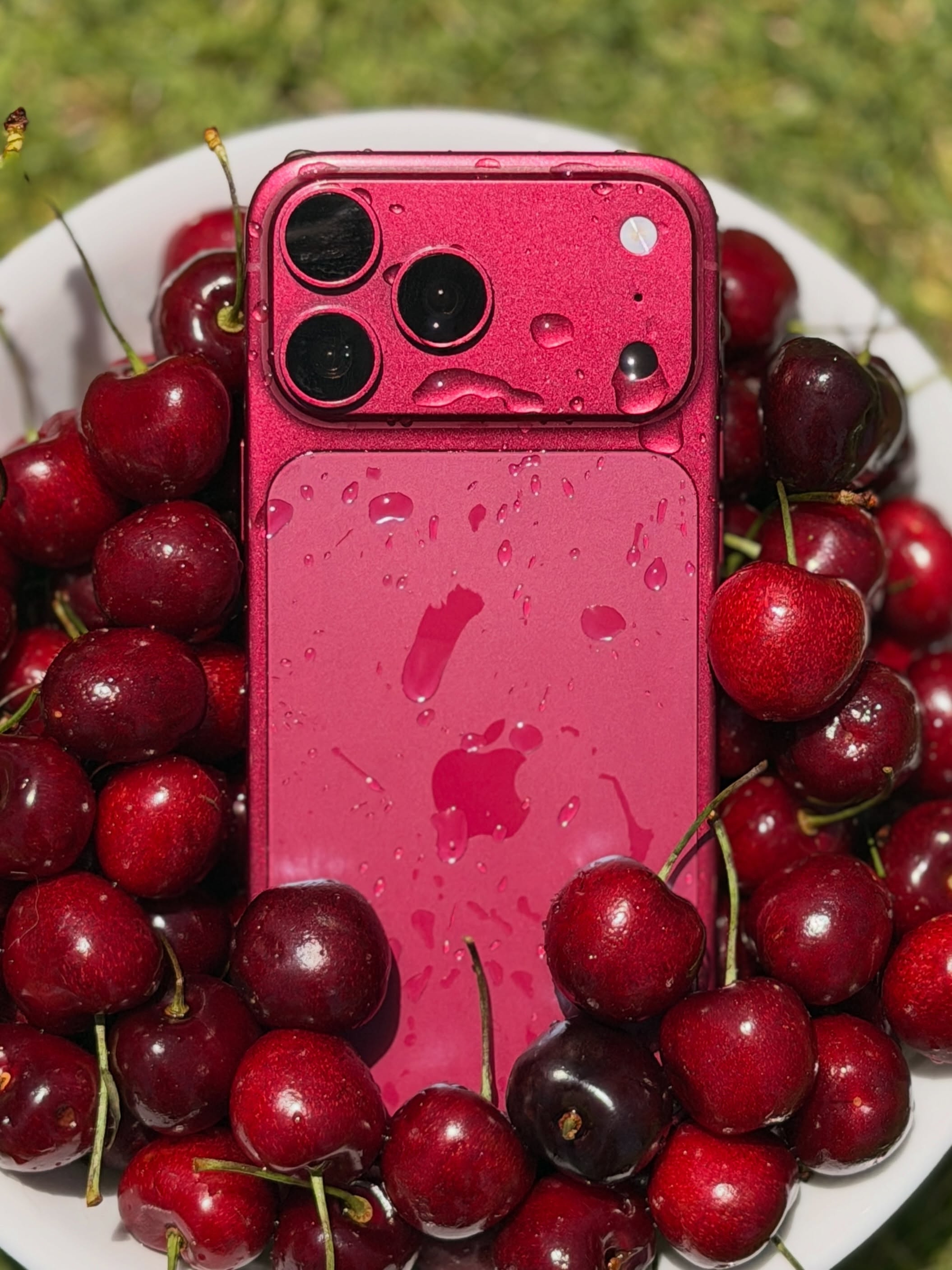 Lộ diện iPhone 18 Pro màu Dark Cherry- Ảnh 1.