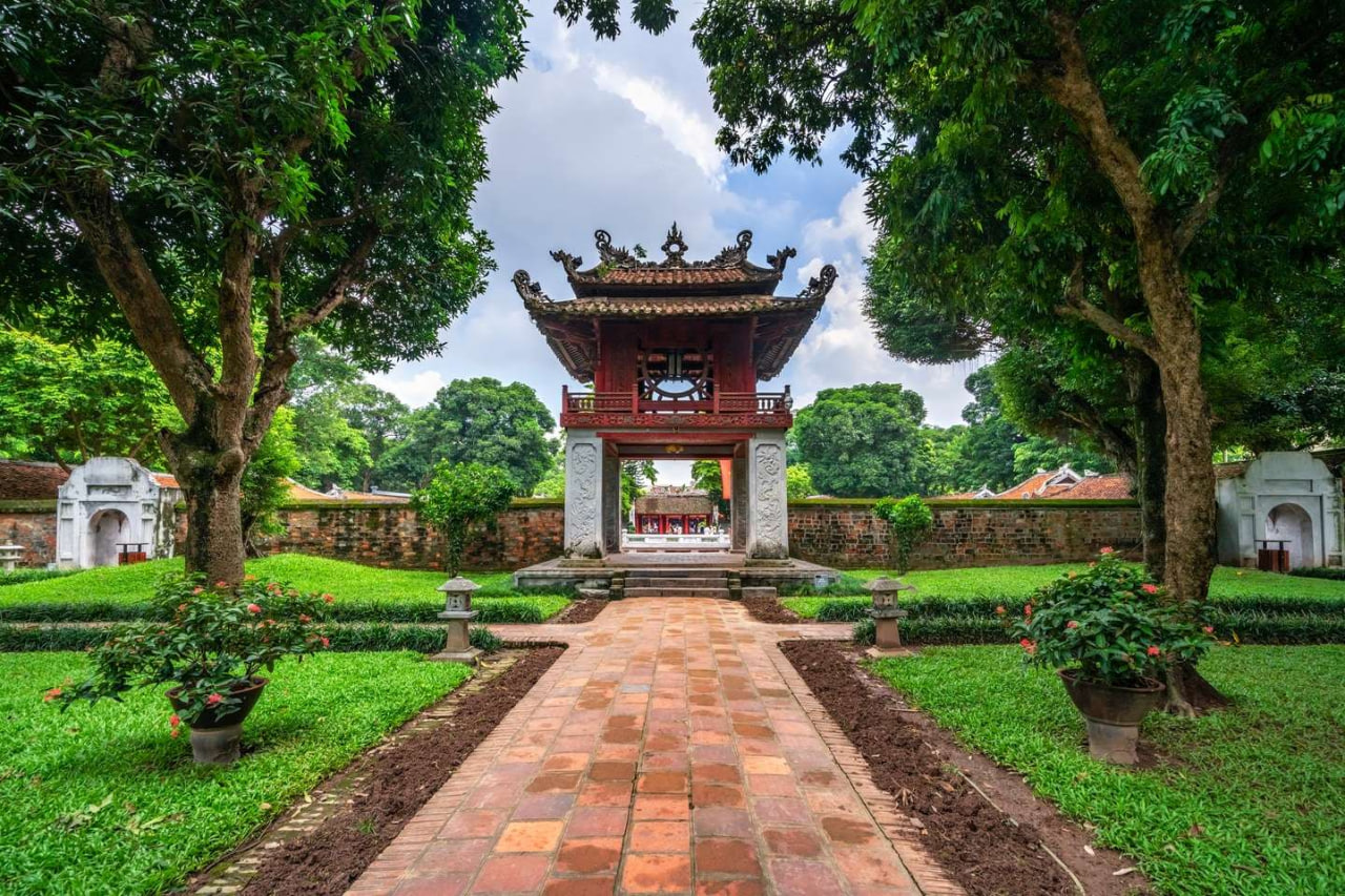 Việt Nam có 1 địa điểm lâu đời hơn cả tháp Eiffel: Đích thân Tổng thống Pháp đến thăm, năm nào cũng có hàng nghìn người kéo đến cầu nguyện- Ảnh 6.