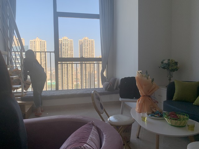 Từng bị chê nóng, dột và leo cầu thang mệt, căn hộ tầng cao nhất của tập thể cũ nay lại trở thành “món hời” được săn đón - Ảnh 3.