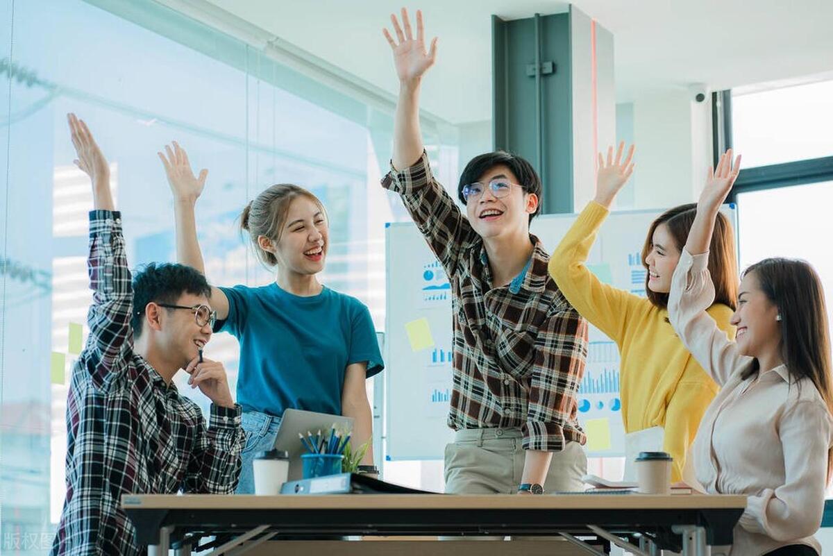 Từng bị chê nóng, dột và leo cầu thang mệt, căn hộ tầng cao nhất của tập thể cũ nay lại trở thành “món hời” được săn đón - Ảnh 4.