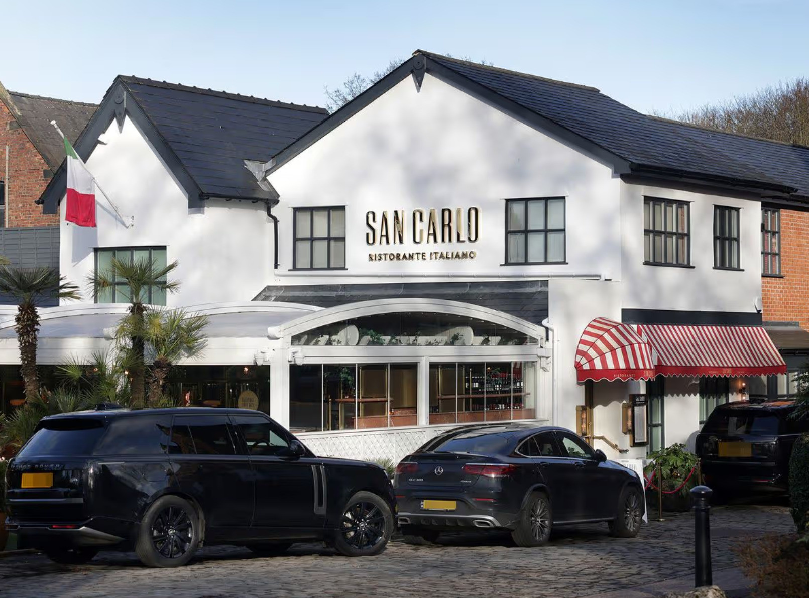 Ngôi làng giàu có bậc nhất, siêu xe đậu đầy đường - Ảnh 3.