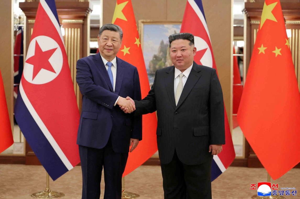 Chủ tịch Trung Quốc thăm Triều Tiên sau 7 năm: Tam giác chiến lược mới dần hình thành - “Bàn cờ” Đông Bắc Á nóng lên- Ảnh 1.