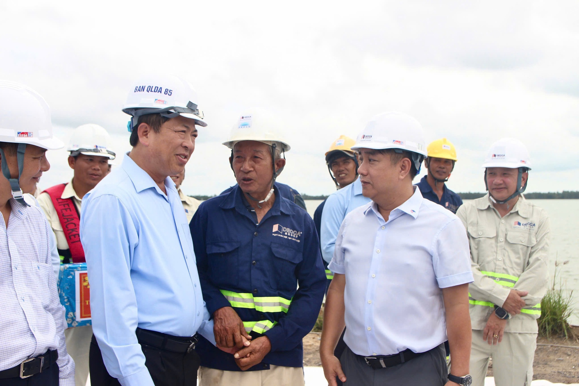 Nỗ lực rút ngắn tiến độ cầu Đại Ngãi 1 trước 6 tháng - Ảnh 1.