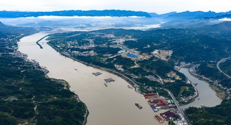 Xe tải, cần cẩu Trung Quốc đồng loạt nổ máy, hàng trăm người vỗ tay reo hò: Siêu ‘cao tốc’ dưới nước lớn nhất thế giới bắt đầu hình thành, thực hiện nhiệm vụ quan trọng- Ảnh 2.