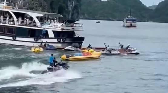 Lật tàu du lịch tại Cát Bà, một nữ du khách tử nạn - Ảnh 1.
