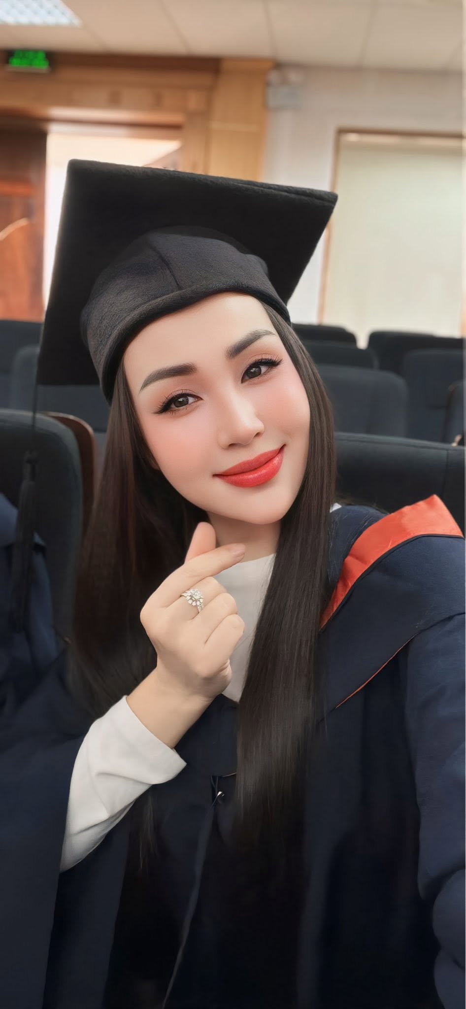 Nữ nghệ sĩ là giảng viên Học viện Âm nhạc Quốc gia, được chồng xây tặng biệt phủ 25.000m2 ở Gia Lâm - Ảnh 2.