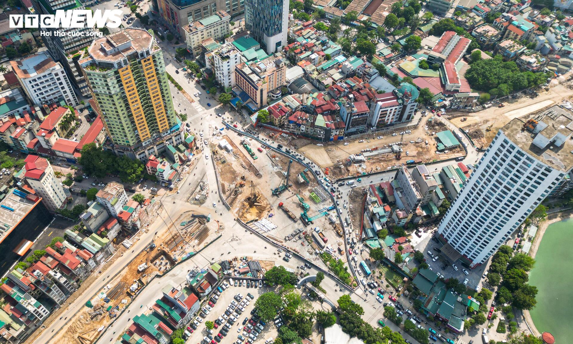 Đại công trường nhà ga metro số 5 tại nút giao Nguyễn Chí Thanh - La Thành- Ảnh 1.