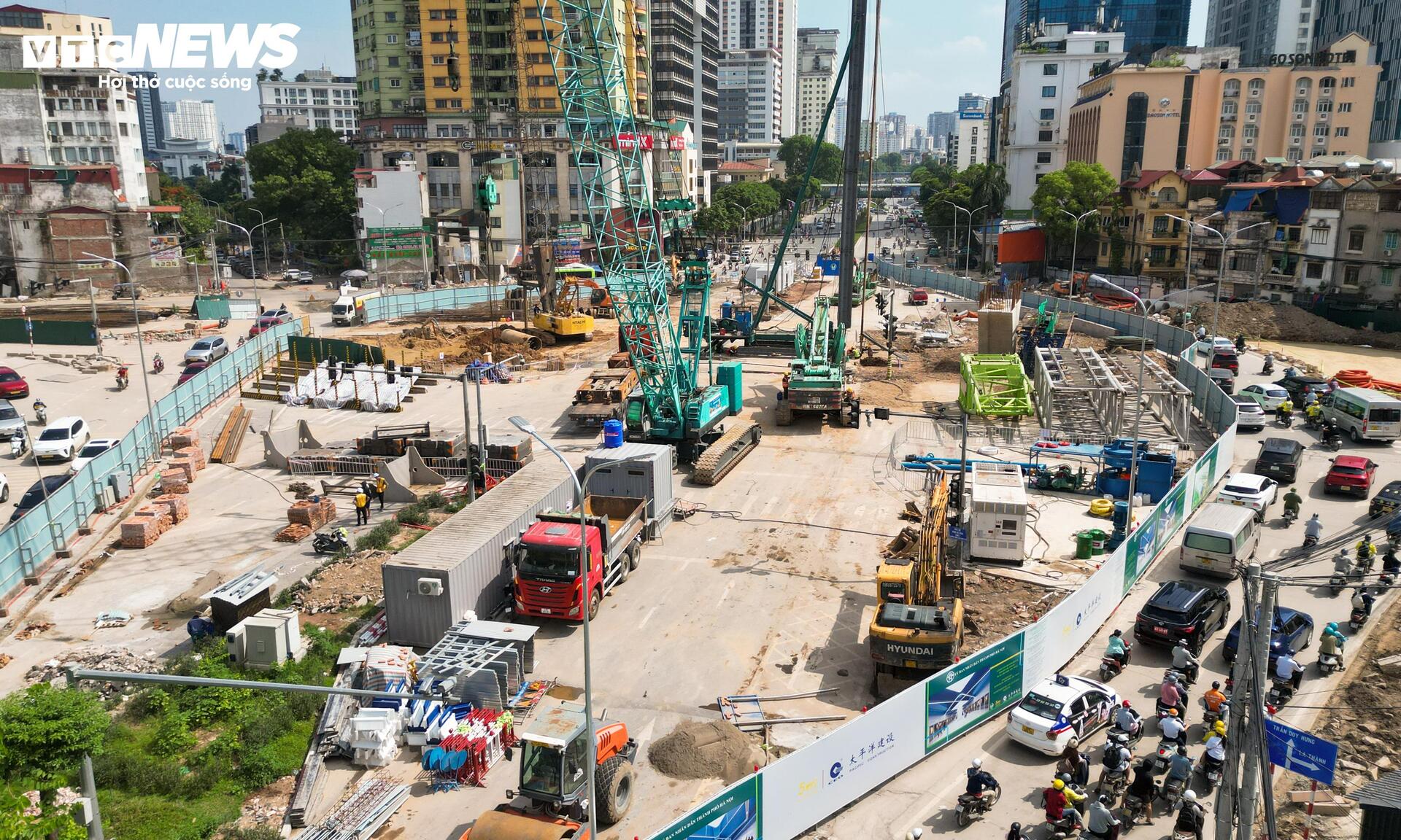 Đại công trường nhà ga metro số 5 tại nút giao Nguyễn Chí Thanh - La Thành- Ảnh 2.