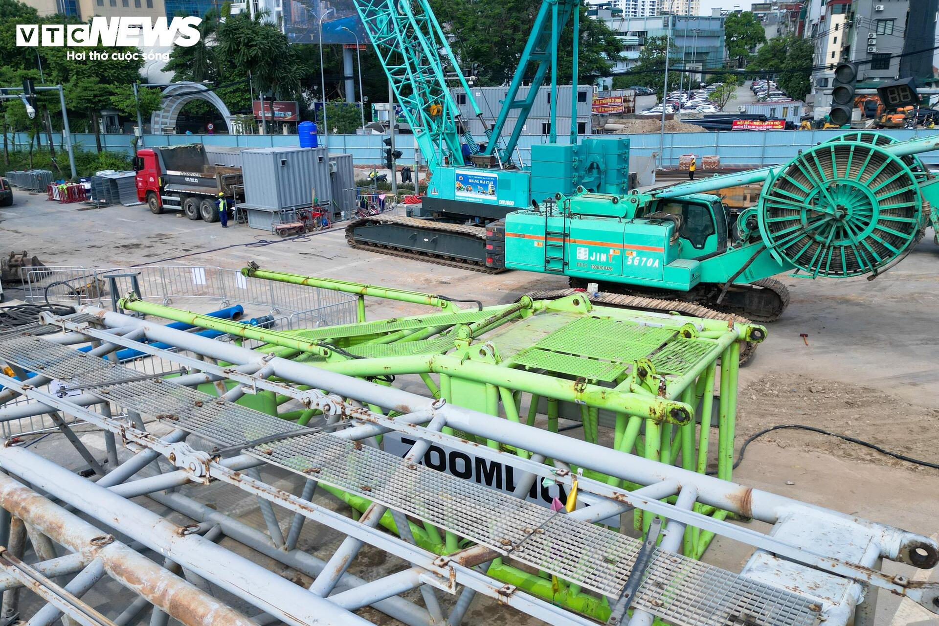Đại công trường nhà ga metro số 5 tại nút giao Nguyễn Chí Thanh - La Thành- Ảnh 4.