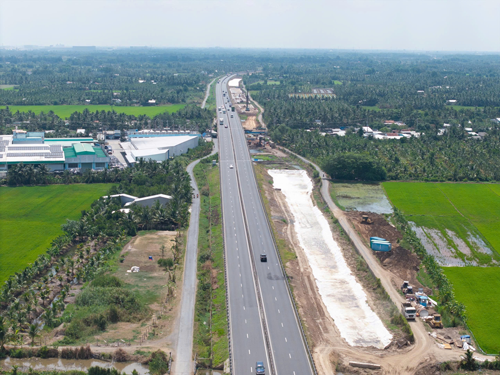 Đẩy nhanh tiến độ mở rộng tuyến cao tốc huyết mạch - Ảnh 1.