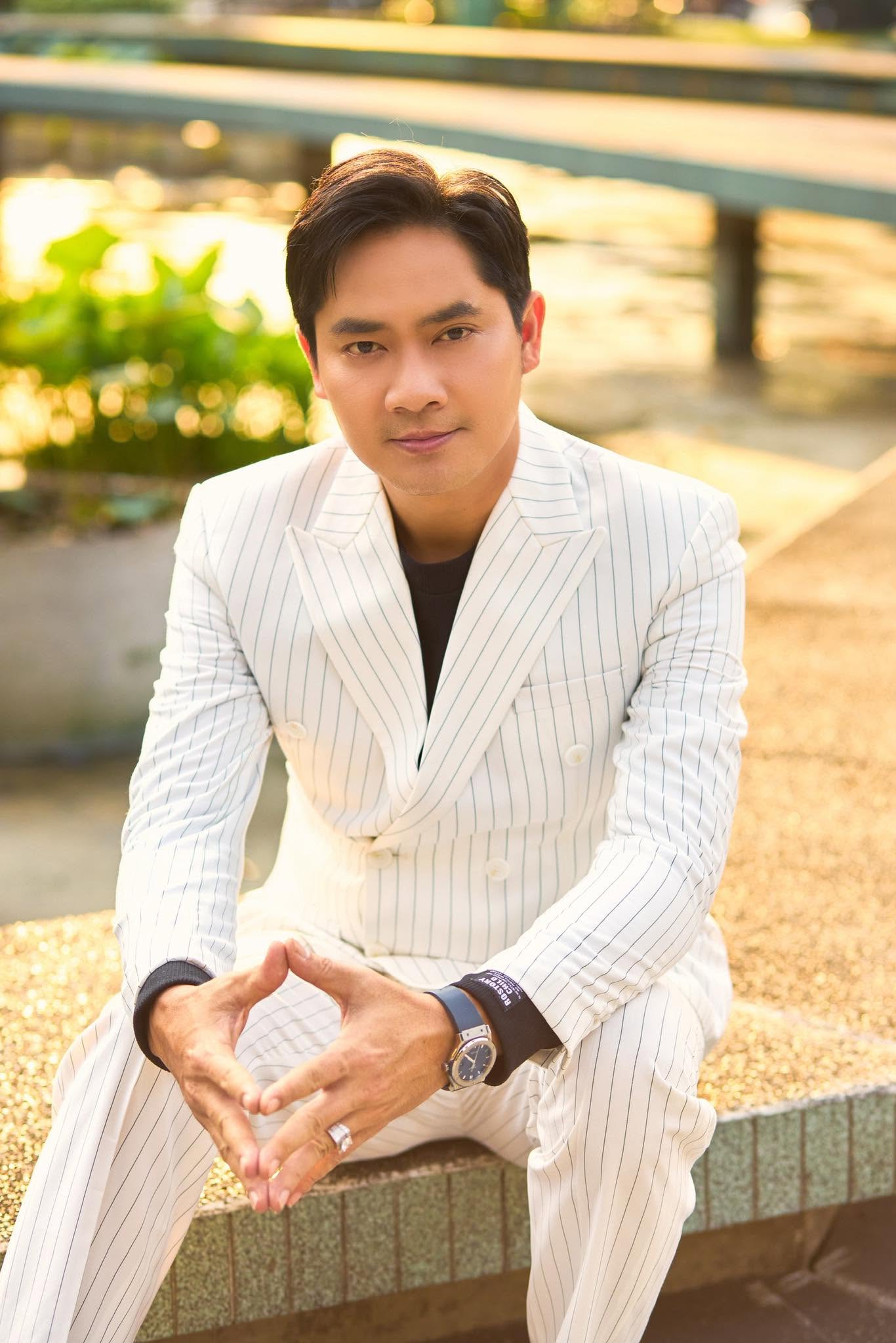 Nam nghệ sĩ từ chức lãnh đạo, về quê làm vườn 3000m2,  có nhà từ TP.HCM đến Đồng Tháp, chưa vợ con - Ảnh 1.