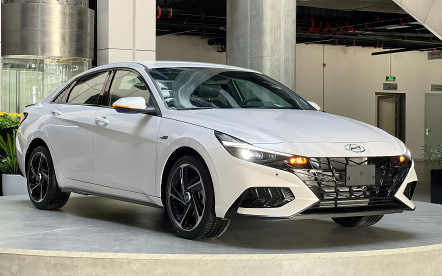 Sedan cỡ C dần đuối tại Việt Nam: Mazda3 rẻ nhất dưới 560 triệu đồng, K3 chỉ còn 2 phiên bản khi Corolla Altis rút khỏi thị trường - Ảnh 4.