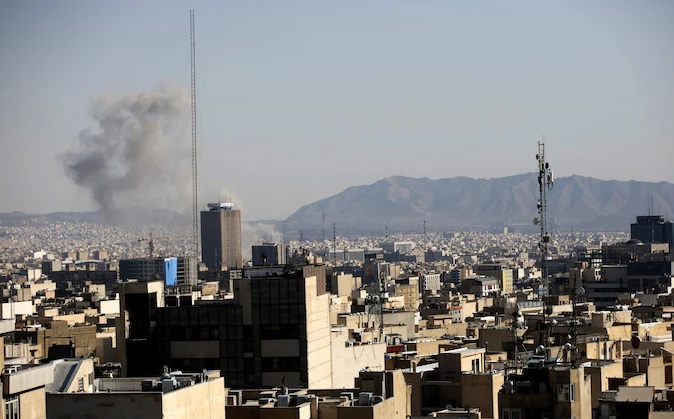 Iran từ bỏ uranium để nới lỏng trừng phạt, mở lại eo biển Hormuz? - Ảnh 2. Iran từ bỏ uranium để nới lỏng trừng phạt, mở lại eo biển Hormuz? - Ảnh 2.