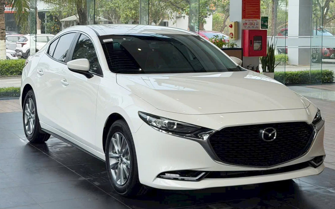 Sedan cỡ C dần đuối tại Việt Nam: Mazda3 rẻ nhất dưới 560 triệu đồng, K3 chỉ còn 2 phiên bản khi Corolla Altis rút khỏi thị trường - Ảnh 5.