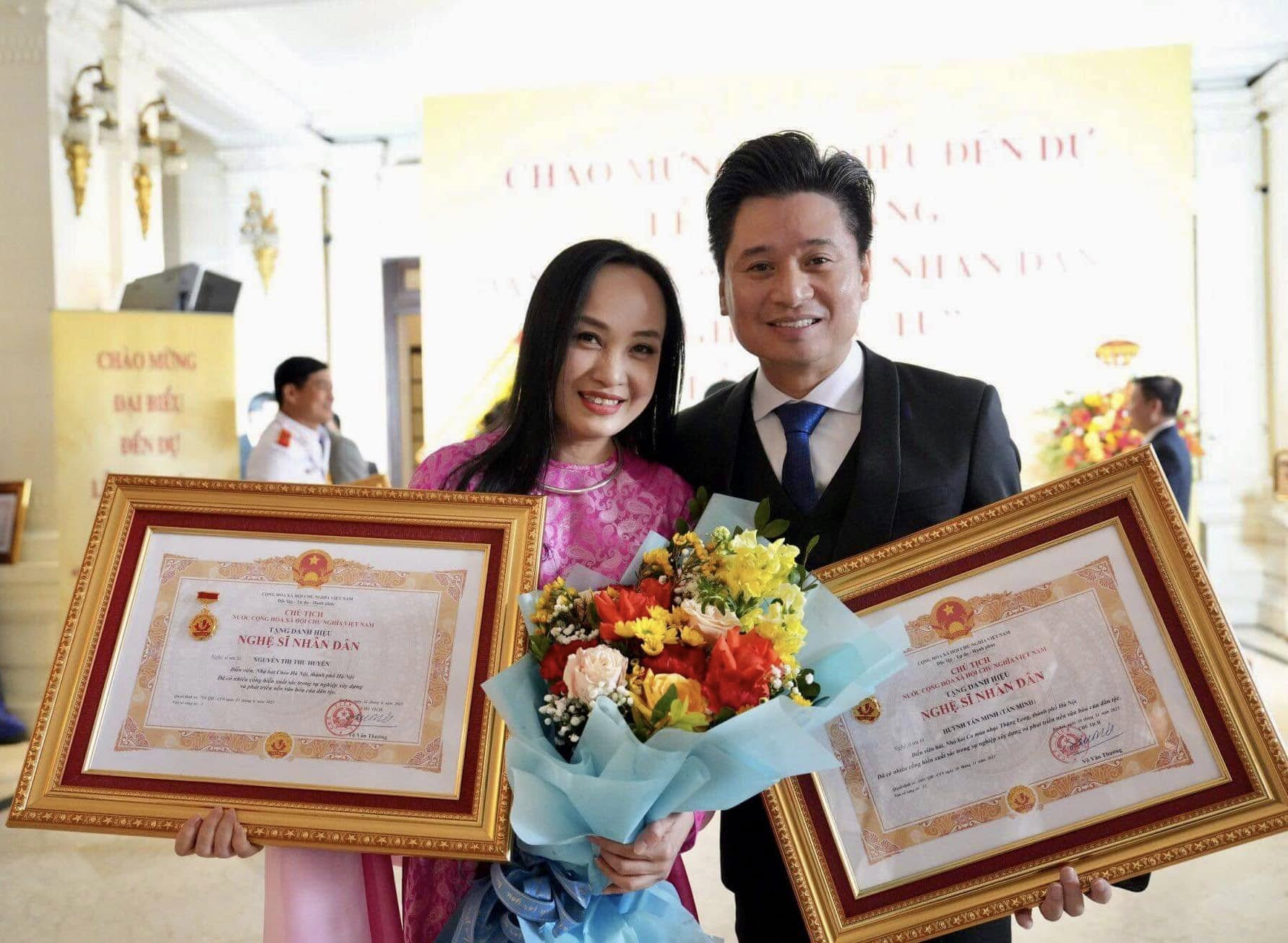 Việt Nam duy nhất vợ chồng nghệ sĩ là Giám đốc Nhà hát quyền lực, được phong tặng NSND giọng hát cả nước công nhận - Ảnh 8.