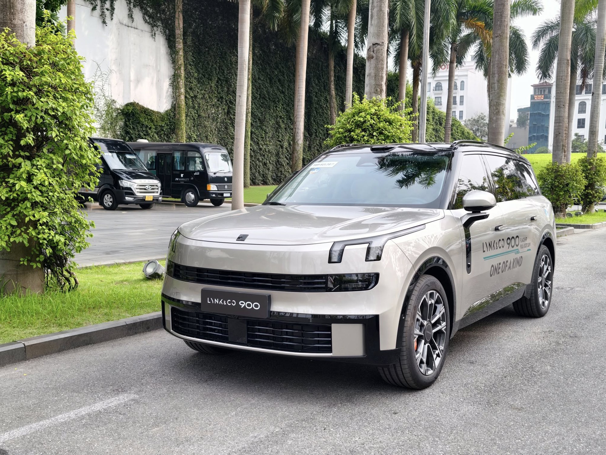 Lynk & Co 900 ra mắt Việt Nam: giá 3,069 tỷ đồng, sẵn sàng cạnh tranh Lexus LX 600 và Mercedes-Benz GLS - Ảnh 1.