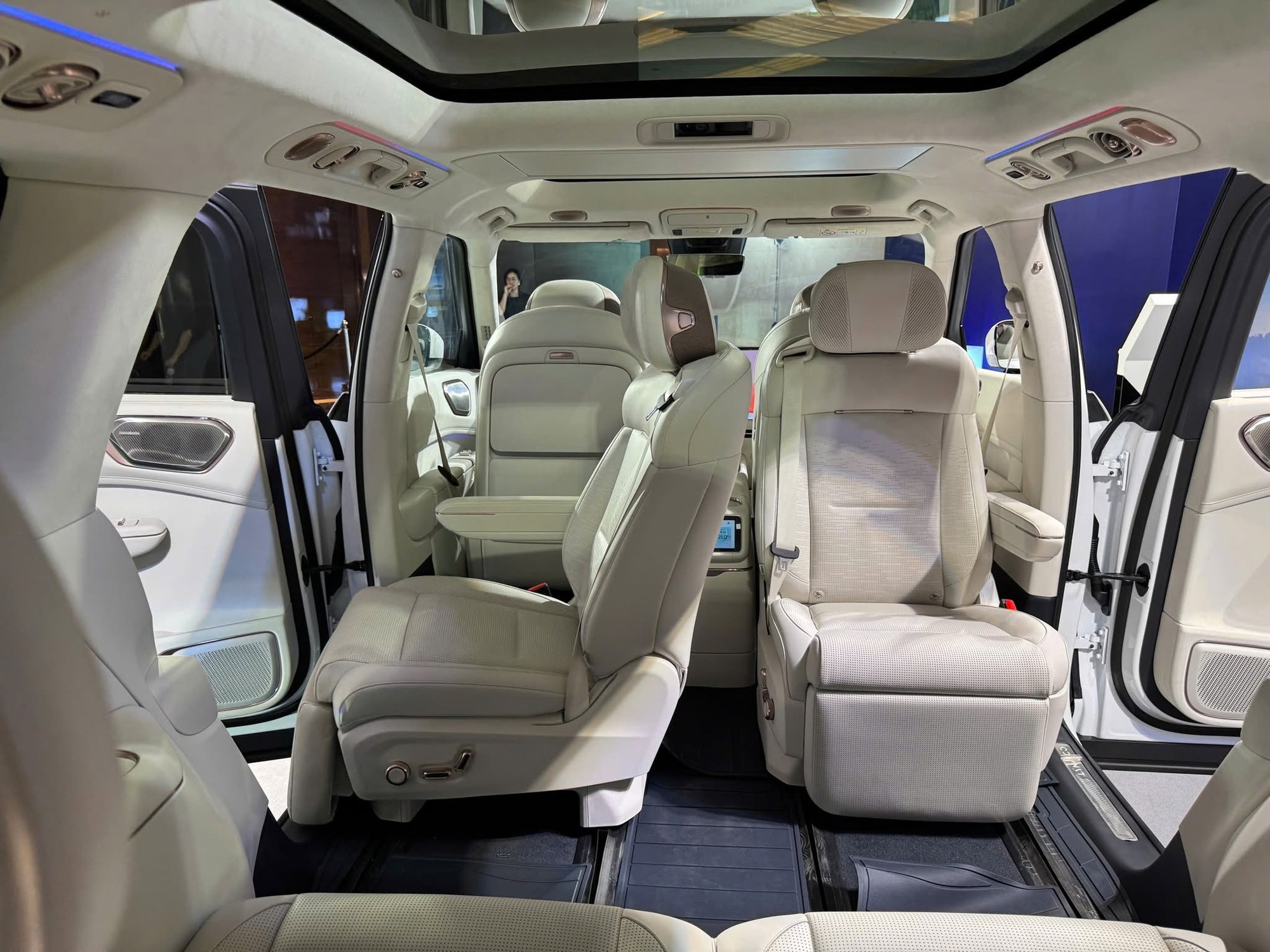 Lynk & Co 900 ra mắt Việt Nam: giá 3,069 tỷ đồng, sẵn sàng cạnh tranh Lexus LX 600 và Mercedes-Benz GLS - Ảnh 5.