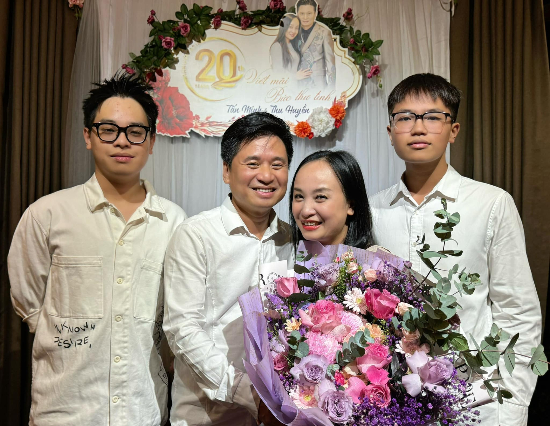 Việt Nam duy nhất vợ chồng nghệ sĩ là Giám đốc Nhà hát quyền lực, được phong tặng NSND giọng hát cả nước công nhận - Ảnh 3.