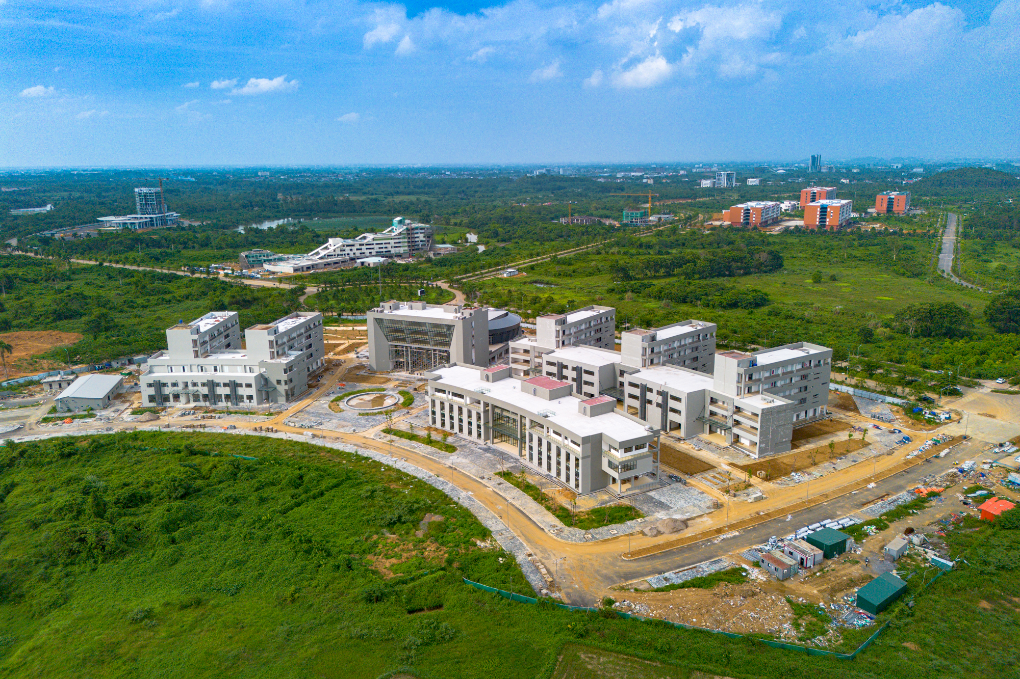 Bất ngờ trước diện mạo mới của đại học rộng nhất Việt Nam trên khu đất rộng gấp đôi hồ Tây, nơi sắp đón hơn 17.000 sinh viên - Ảnh 2.