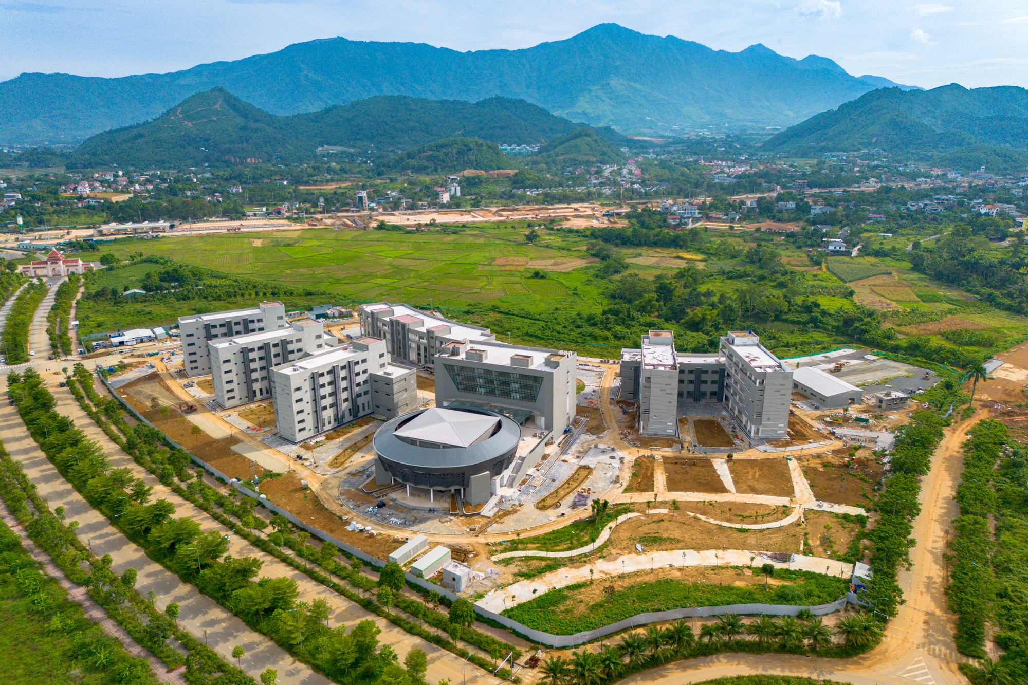 Bất ngờ trước diện mạo mới của đại học rộng nhất Việt Nam trên khu đất rộng gấp đôi hồ Tây, nơi sắp đón hơn 17.000 sinh viên - Ảnh 5.