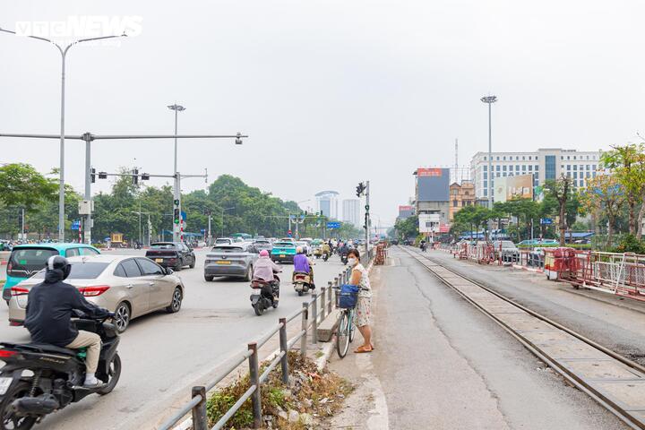 Cận cảnh tuyến đường sắt trăm tuổi giữa lòng Hà Nội trước đề xuất di dời- Ảnh 12.