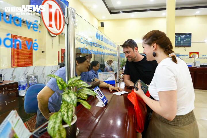 Cận cảnh tuyến đường sắt trăm tuổi giữa lòng Hà Nội trước đề xuất di dời- Ảnh 4.