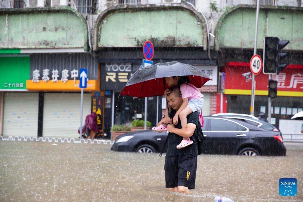 Mưa lũ nghiêm trọng ở miền Nam Trung Quốc, gần 40.000 người phải sơ tán- Ảnh 1.