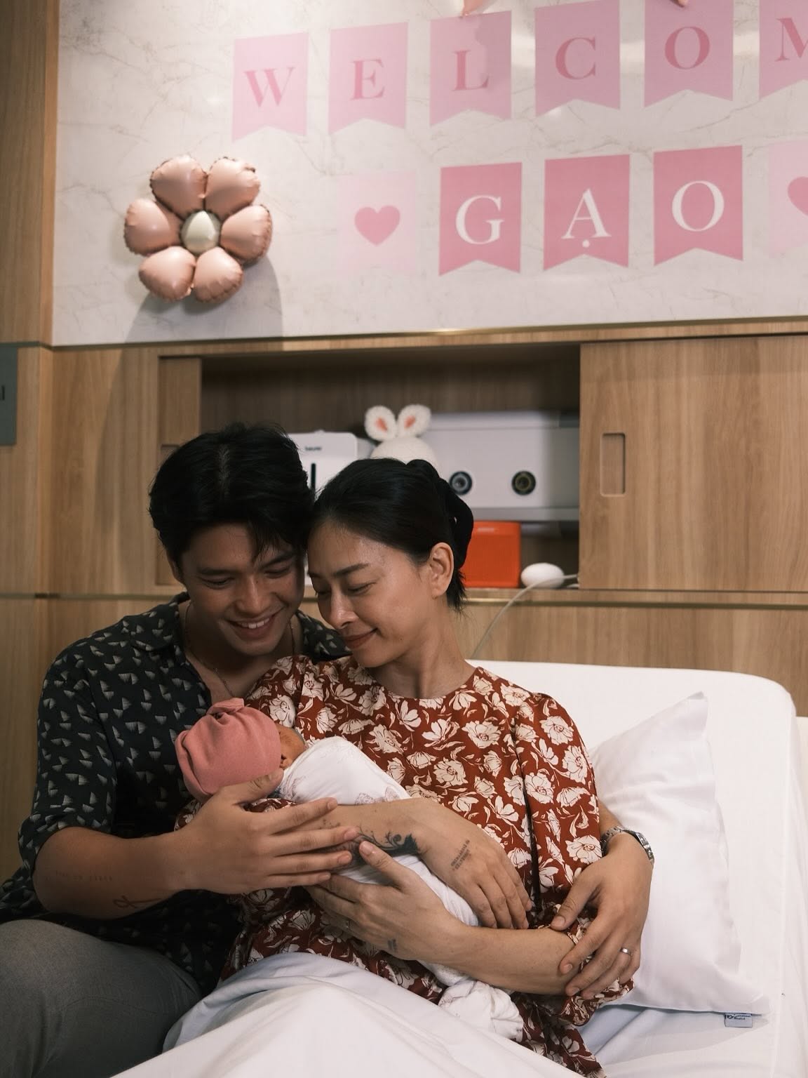 Huy Trần và hành trình lần đầu làm cha: Từ những đêm thức trắng chăm con đến khoảnh khắc nghẹn ngào nghe bé Gạo bập bẹ tiếng "mama" - Ảnh 2.