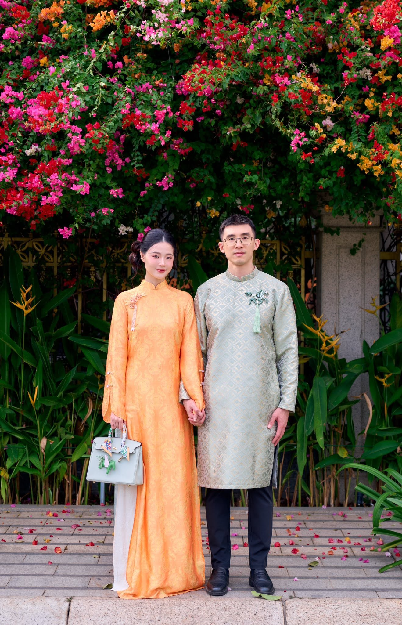 Con trai Chủ tịch nổi tiếng dùng “thuật ẩn thân” để yêu mỹ nhân showbiz: Lấy vợ mới lộ mặt, cưới xong thay đổi 180 độ - Ảnh 10.