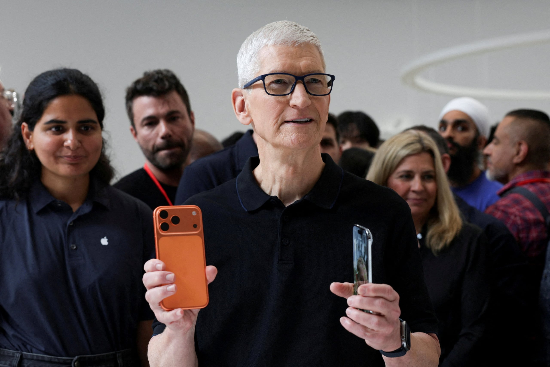 iPhone 18 Pro có thể tăng thêm 200 USD, CEO Tim Cook thừa nhận tăng giá là "không thể tránh khỏi"- Ảnh 1.