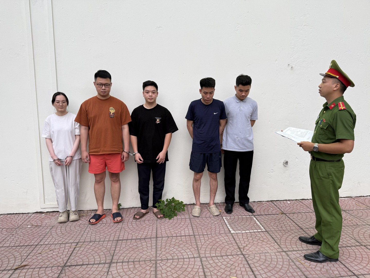 Vụ 'HỢP ĐỒNG KỲ NGHỈ': Khởi tố gần 190 bị can; Bộ Công an KHUYẾN CÁO người dân- Ảnh 4.