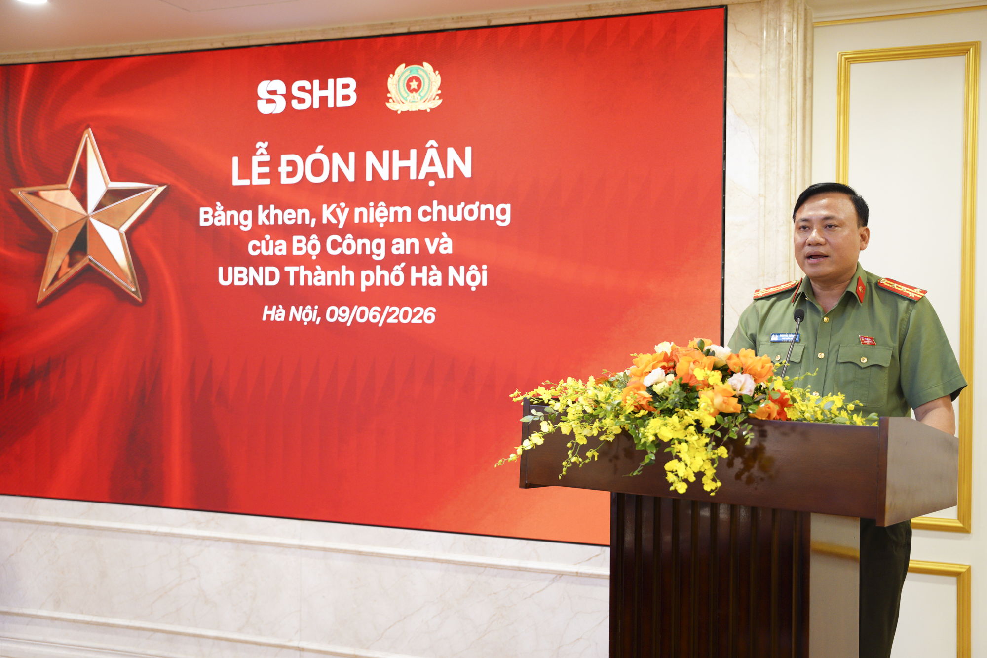Từ những CBNV SHB bảo vệ khách hàng đến Bằng khen của Bộ Công an - Ảnh 1.