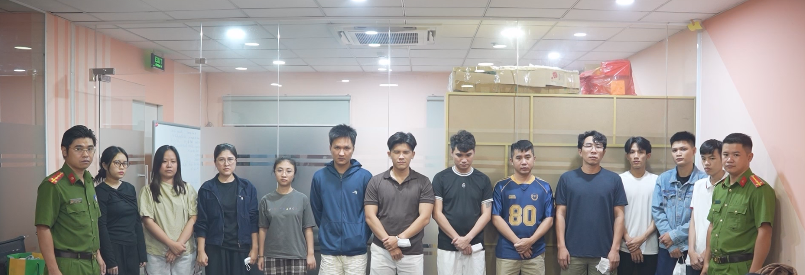Bắt gần 200 lãnh đạo và nhân viên - Ảnh 4.