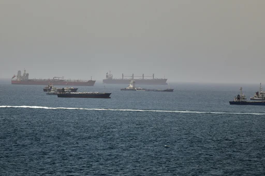 Mỹ dỡ bỏ phong tỏa hải quân tại eo biển Hormuz- Ảnh 2.