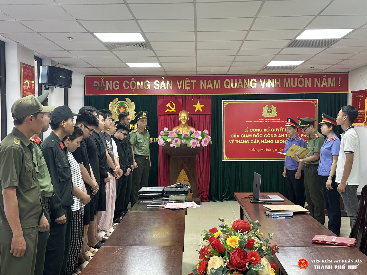 Đã tìm ra 6 đối tượng "rút ruột" tài khoản ngân hàng của nhiều người trên cả nước- Ảnh 1. Đã tìm ra 6 đối tượng "rút ruột" tài khoản ngân hàng của nhiều người trên cả nước- Ảnh 1.