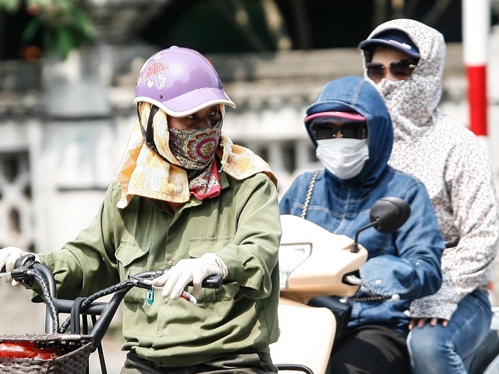 Miền Bắc sắp hứng đợt nắng nóng dữ dội, Hà Nội có thể vượt 40 độ C- Ảnh 1.