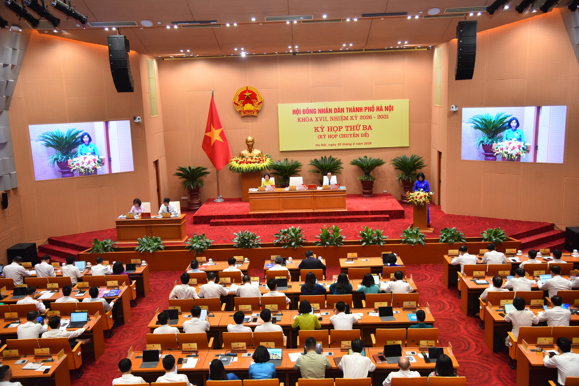 HĐND Hà Nội xem xét Đề án vùng phát thải thấp, chính sách hỗ trợ chuyển đổi xe xăng- Ảnh 1.