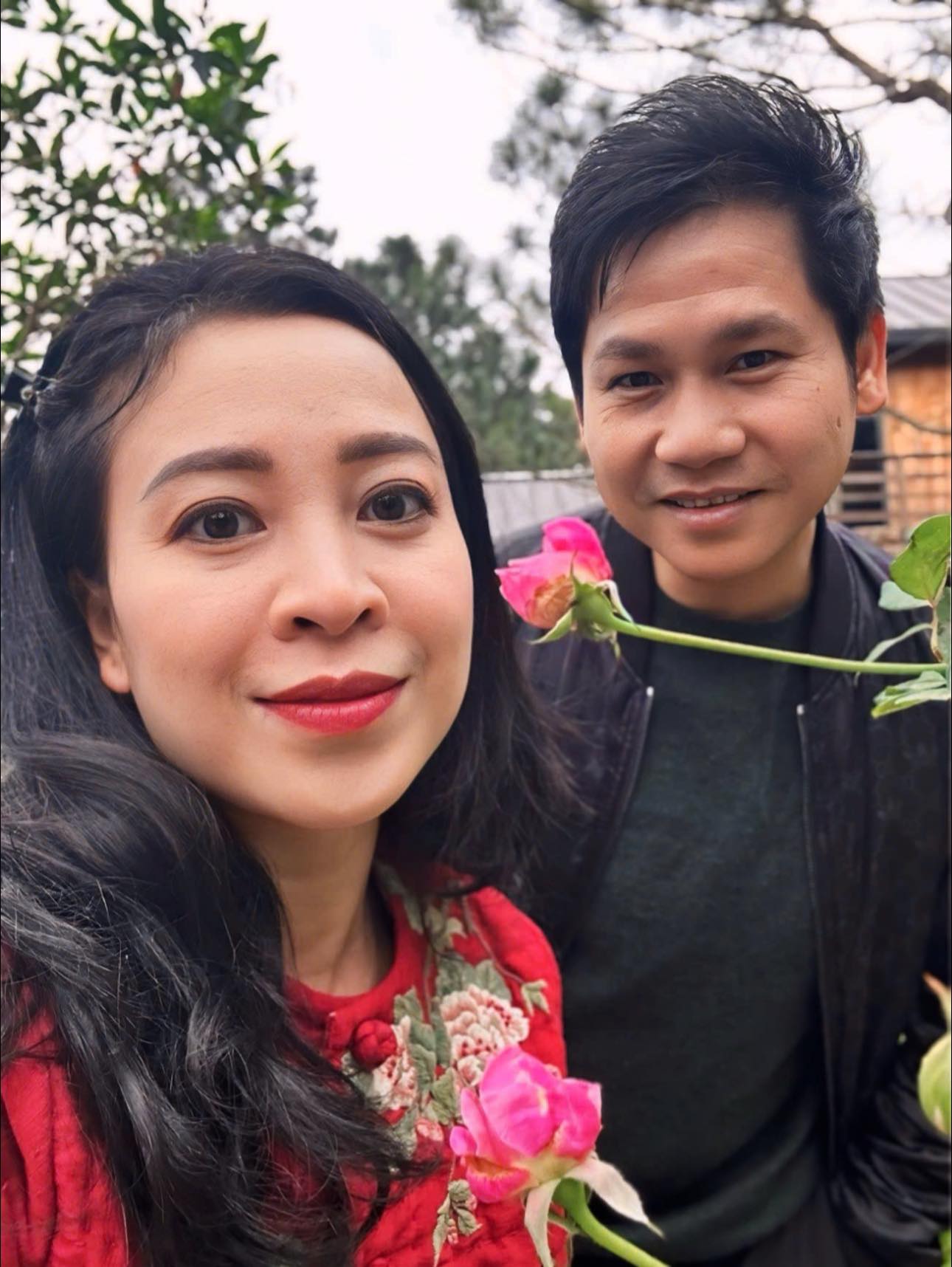 Nhan sắc vợ vừa đẹp, vừa giỏi của "ông hoàng nhạc đỏ đình đám - Ảnh 8.